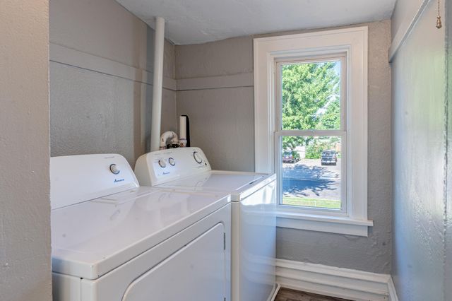 865 Thomas Avenue, Saint Paul, MN 55104