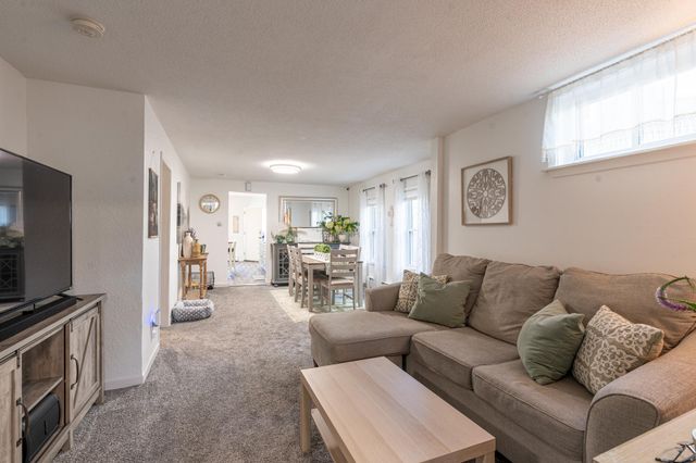865 Thomas Avenue, Saint Paul, MN 55104