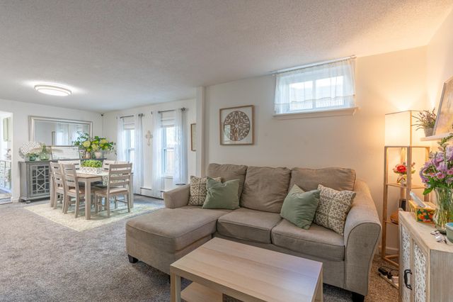 865 Thomas Avenue, Saint Paul, MN 55104