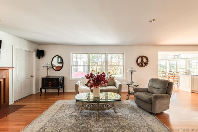 5 Point Place, Hyde Park, NY 12538