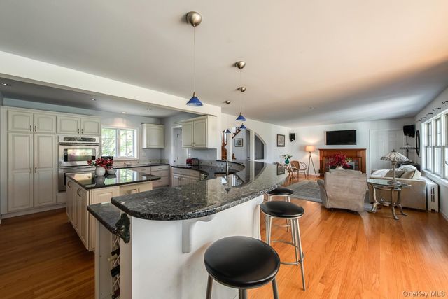 5 Point Place, Hyde Park, NY 12538