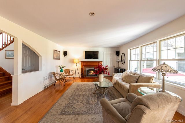 5 Point Place, Hyde Park, NY 12538