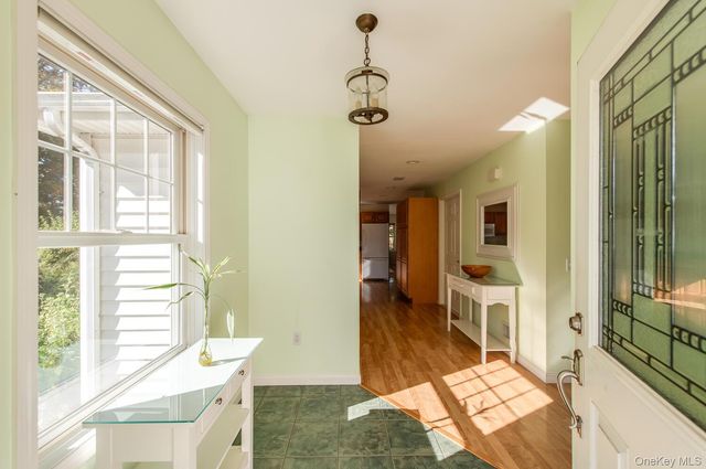 5 Point Place, Hyde Park, NY 12538