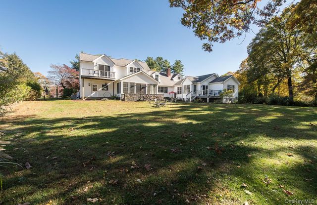 5 Point Place, Hyde Park, NY 12538