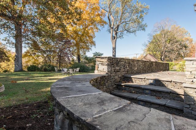 5 Point Place, Hyde Park, NY 12538