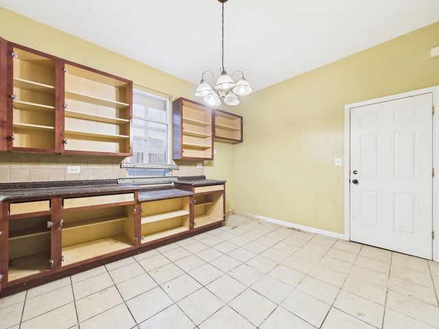 6940 S Bishop Street, Chicago, IL 60636