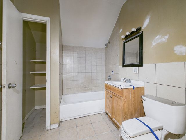 6940 S Bishop Street, Chicago, IL 60636