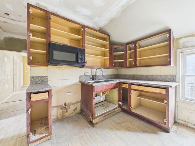 6940 S Bishop Street, Chicago, IL 60636