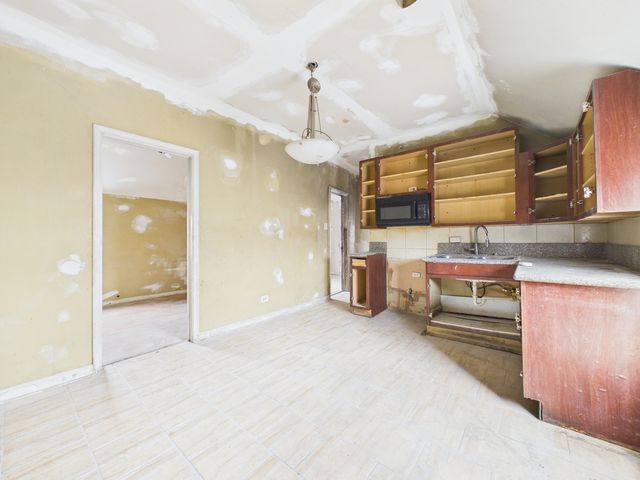 6940 S Bishop Street, Chicago, IL 60636