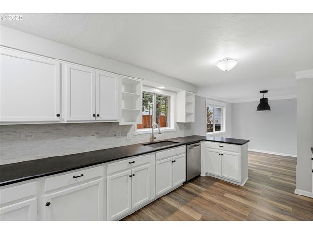 1371 Ne BARNES Ct, Gresham, OR 97030