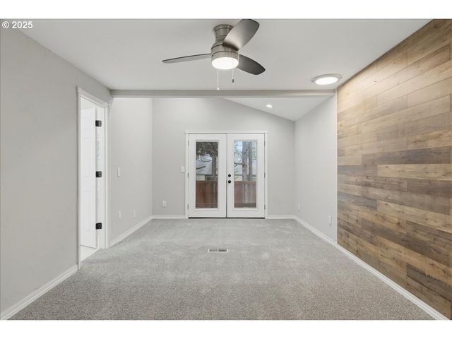 1371 Ne BARNES Ct, Gresham, OR 97030