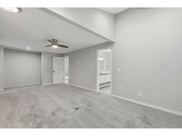 1371 Ne BARNES Ct, Gresham, OR 97030