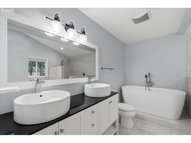 1371 Ne BARNES Ct, Gresham, OR 97030