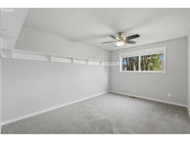 1371 Ne BARNES Ct, Gresham, OR 97030