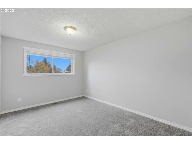 1371 Ne BARNES Ct, Gresham, OR 97030