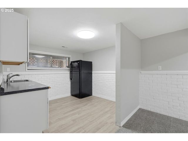 1371 Ne BARNES Ct, Gresham, OR 97030