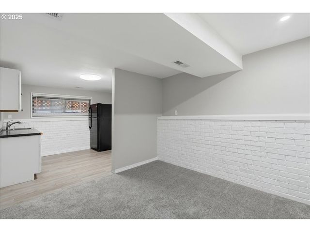 1371 Ne BARNES Ct, Gresham, OR 97030