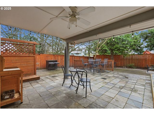 1371 Ne BARNES Ct, Gresham, OR 97030