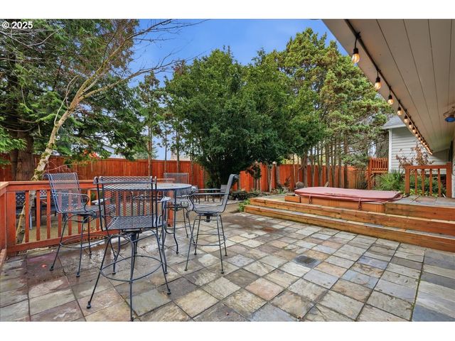 1371 Ne BARNES Ct, Gresham, OR 97030