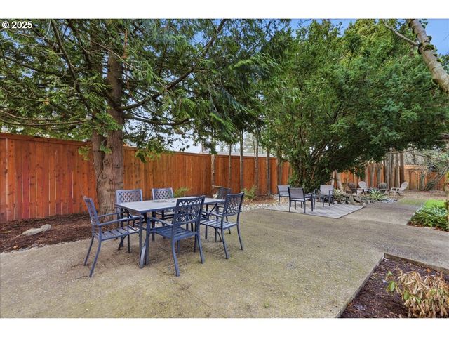 1371 Ne BARNES Ct, Gresham, OR 97030