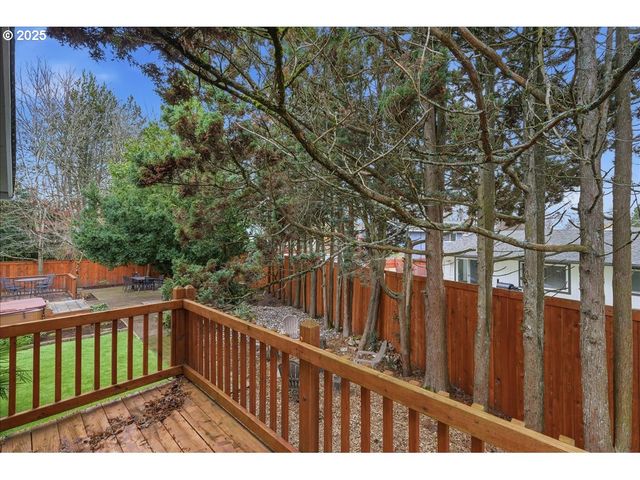 1371 Ne BARNES Ct, Gresham, OR 97030