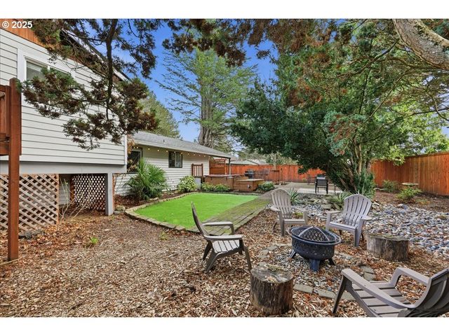 1371 Ne BARNES Ct, Gresham, OR 97030