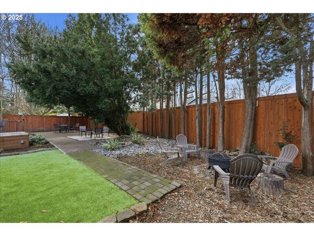 1371 Ne BARNES Ct, Gresham, OR 97030