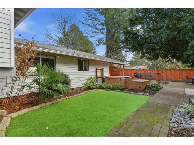 1371 Ne BARNES Ct, Gresham, OR 97030