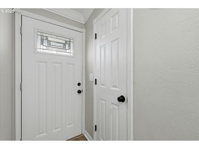 1371 Ne BARNES Ct, Gresham, OR 97030