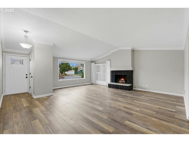 1371 Ne BARNES Ct, Gresham, OR 97030