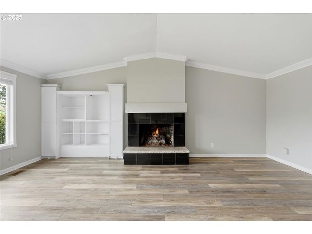 1371 Ne BARNES Ct, Gresham, OR 97030