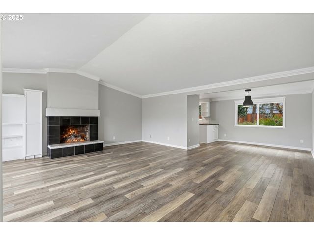 1371 Ne BARNES Ct, Gresham, OR 97030