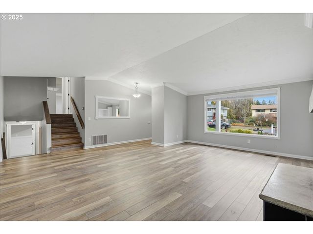 1371 Ne BARNES Ct, Gresham, OR 97030