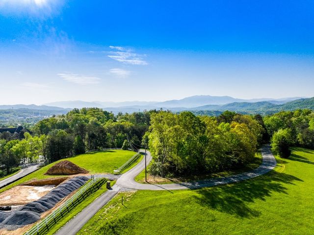 1140 Crestview Drive, Pigeon Forge, TN 37863