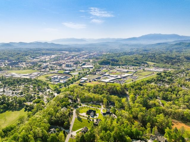 1140 Crestview Drive, Pigeon Forge, TN 37863