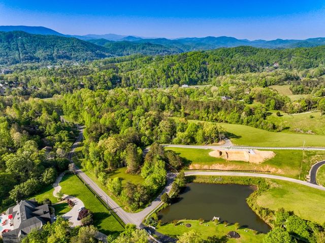 1140 Crestview Drive, Pigeon Forge, TN 37863