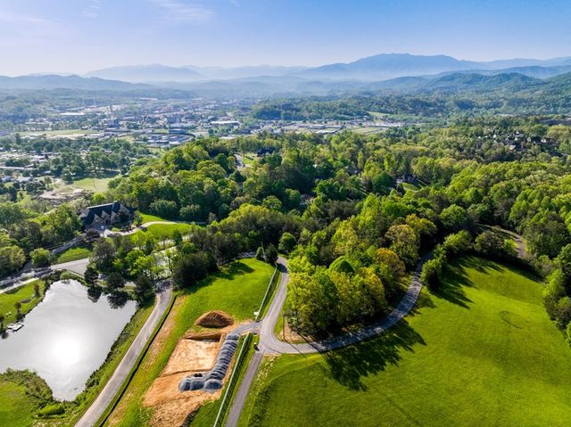 1140 Crestview Drive, Pigeon Forge, TN 37863