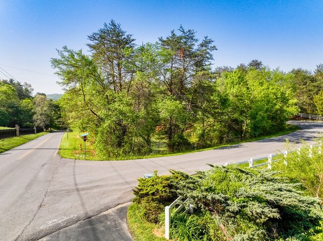 1140 Crestview Drive, Pigeon Forge, TN 37863
