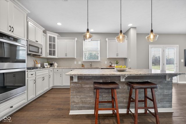 11904 Crossbill Court, Noblesville, IN 46060