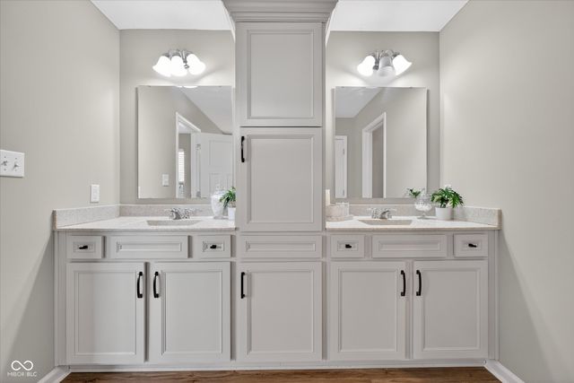 11904 Crossbill Court, Noblesville, IN 46060