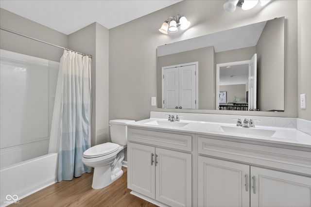 11904 Crossbill Court, Noblesville, IN 46060