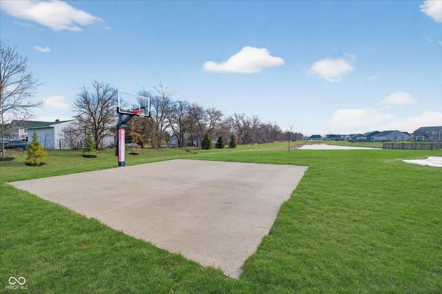 11904 Crossbill Court, Noblesville, IN 46060