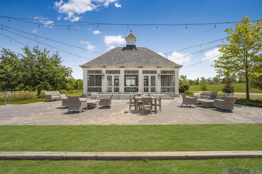 100 Pointe-marie Dr, Baton Rouge, LA 70820