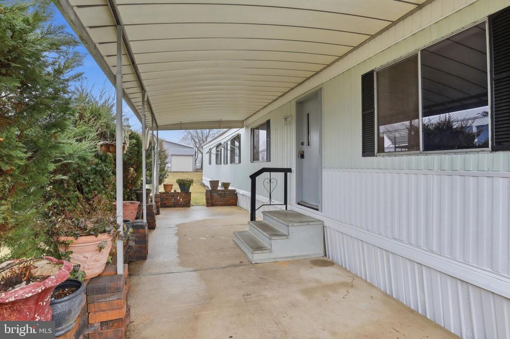 55 WALKER AVE, Gettysburg, PA 17325