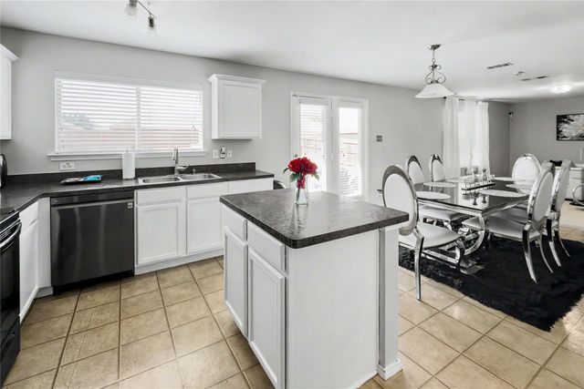 2021 Pine Knot Drive, Heartland, TX 75126