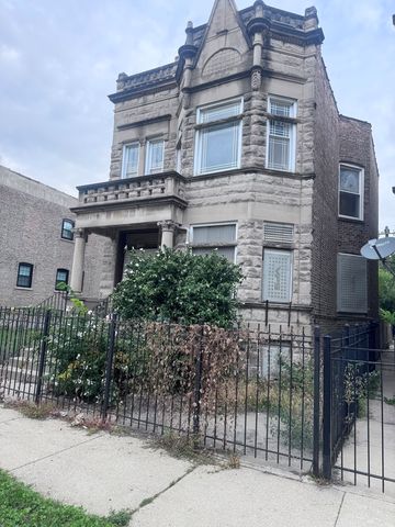 3838 W Gladys Avenue, Chicago, IL 60624