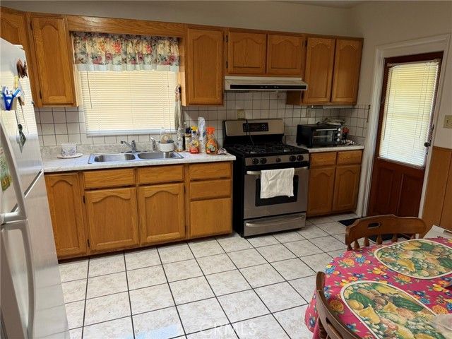 2454 California, Huntington Park, CA 90255