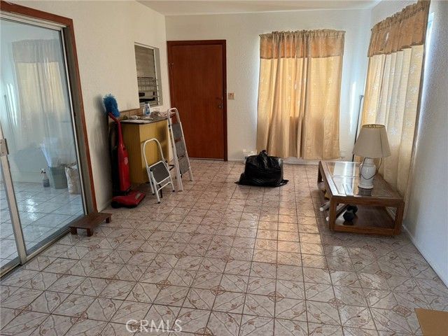 2454 California, Huntington Park, CA 90255