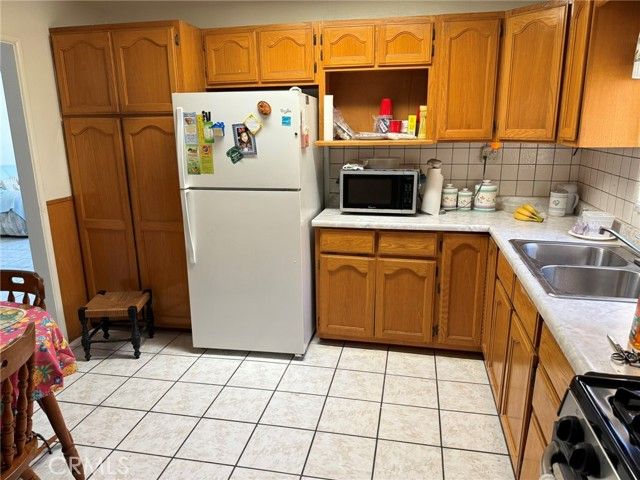 2454 California, Huntington Park, CA 90255