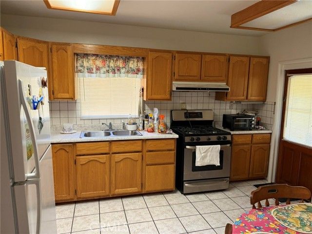 2454 California, Huntington Park, CA 90255